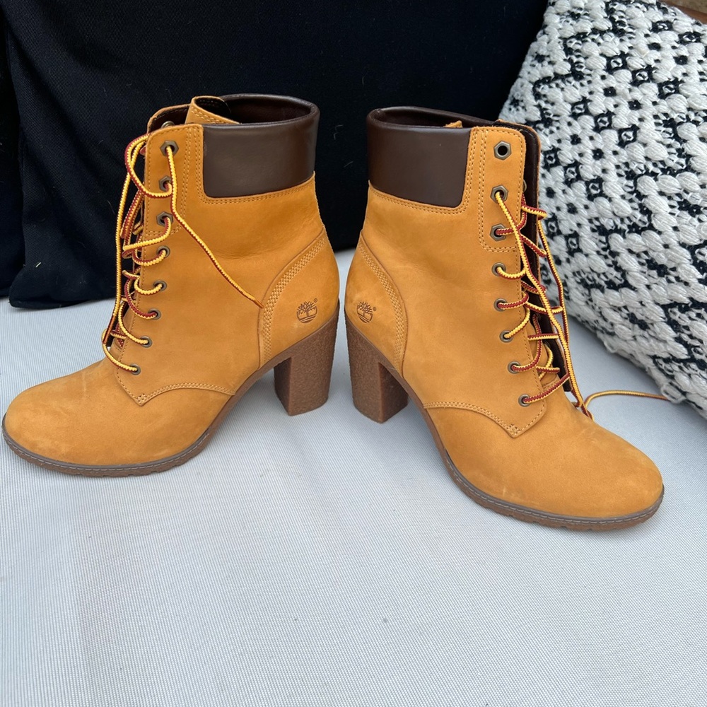 Timberland women’s high heels 💫 worn one time!